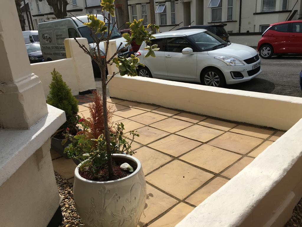 Caris Guest House Southend-on-Sea Exterior foto